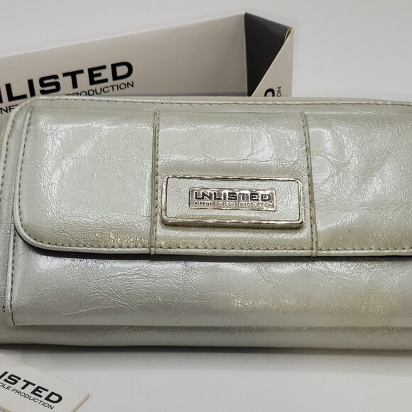 Kenneth Cole Unlisted Silver Urban Organizer Clutch 18Card 7"L NEW VTG - Picture 1 of 7